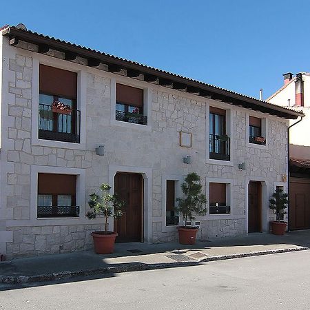 Apartamentos Turisticos Los Abuelos Montemayor de Pililla 外观 照片