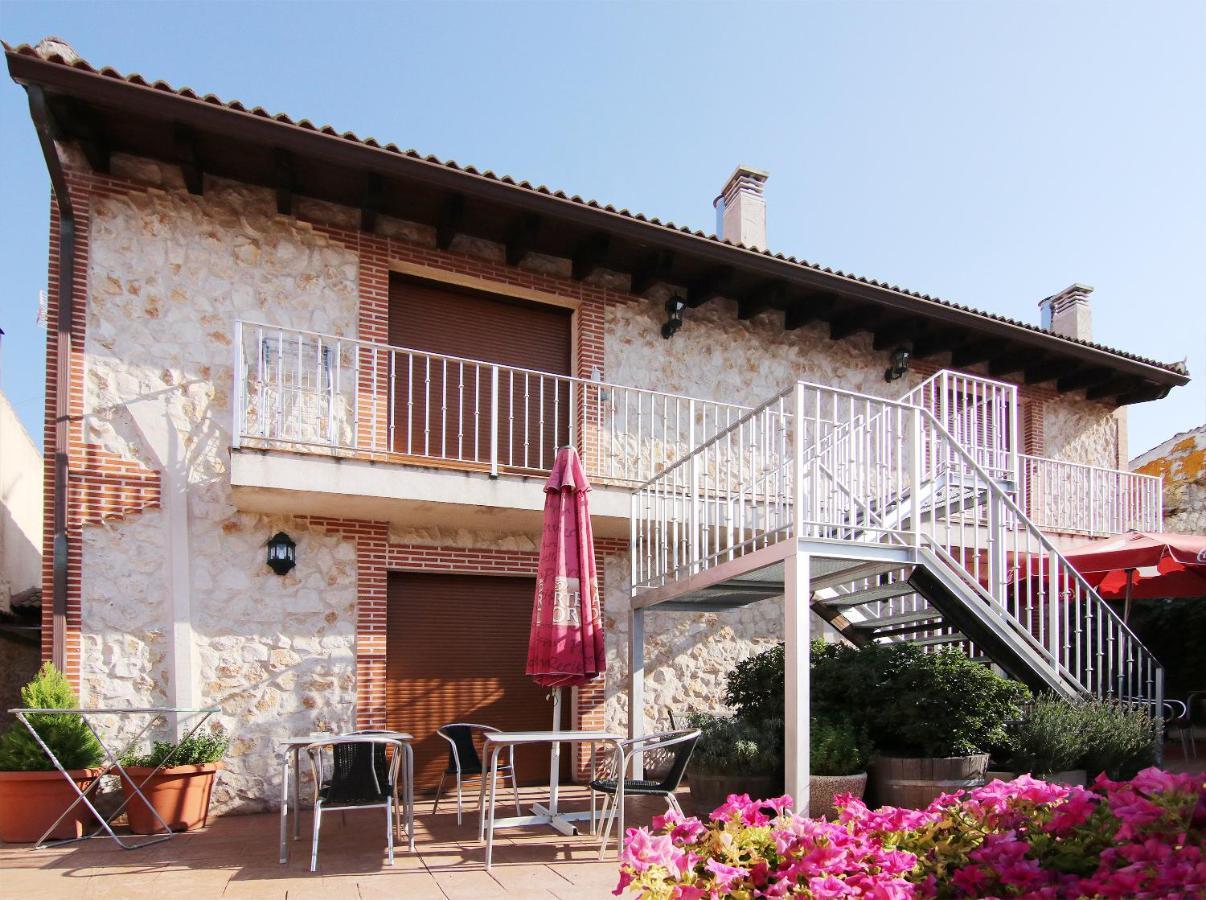 Apartamentos Turisticos Los Abuelos Montemayor de Pililla 外观 照片