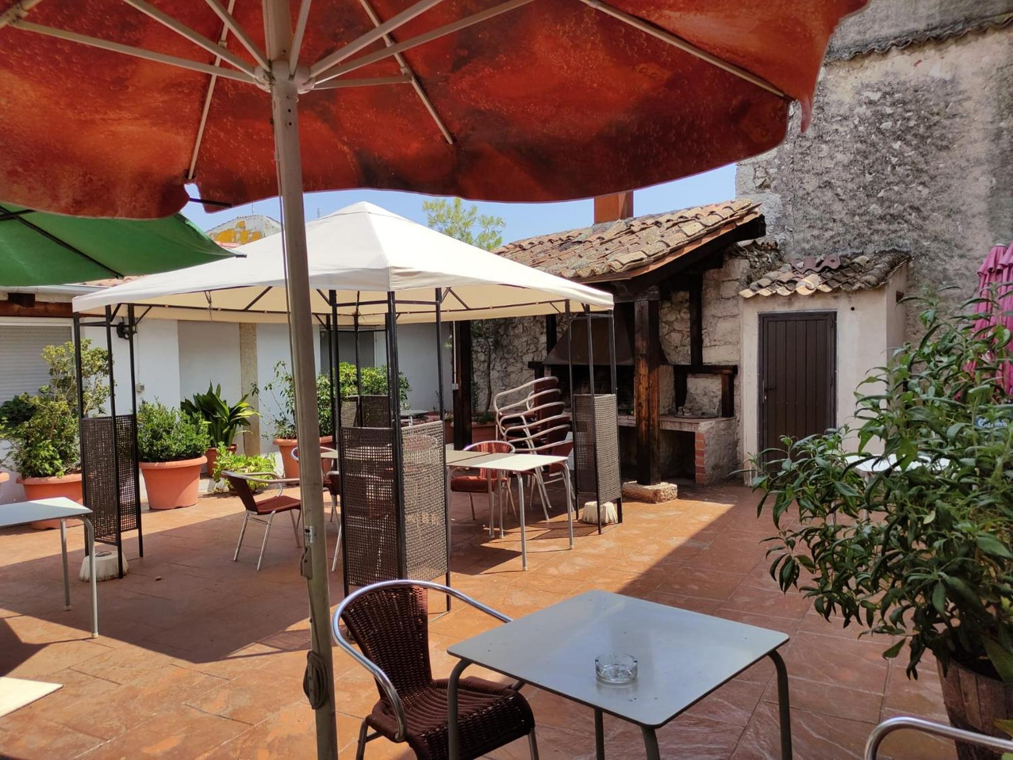 Apartamentos Turisticos Los Abuelos Montemayor de Pililla 外观 照片