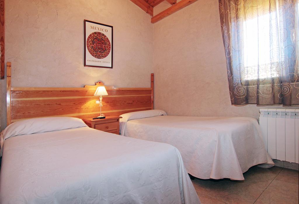 Apartamentos Turisticos Los Abuelos Montemayor de Pililla 外观 照片