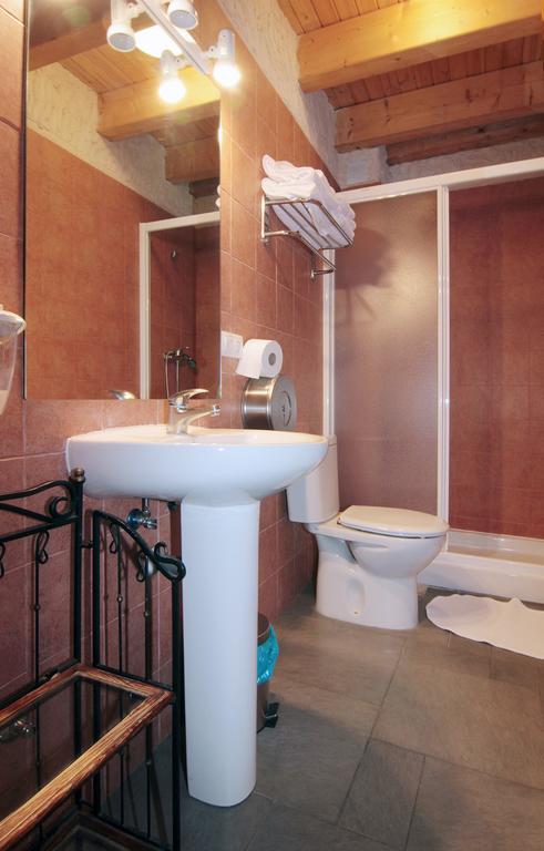 Apartamentos Turisticos Los Abuelos Montemayor de Pililla 外观 照片
