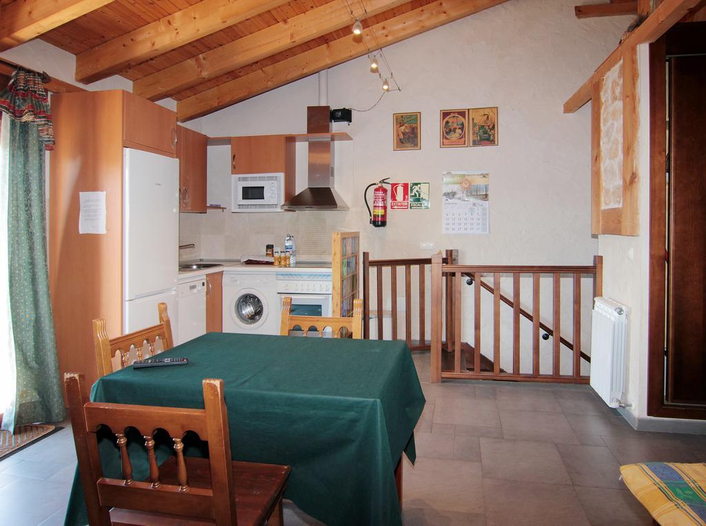 Apartamentos Turisticos Los Abuelos Montemayor de Pililla 外观 照片