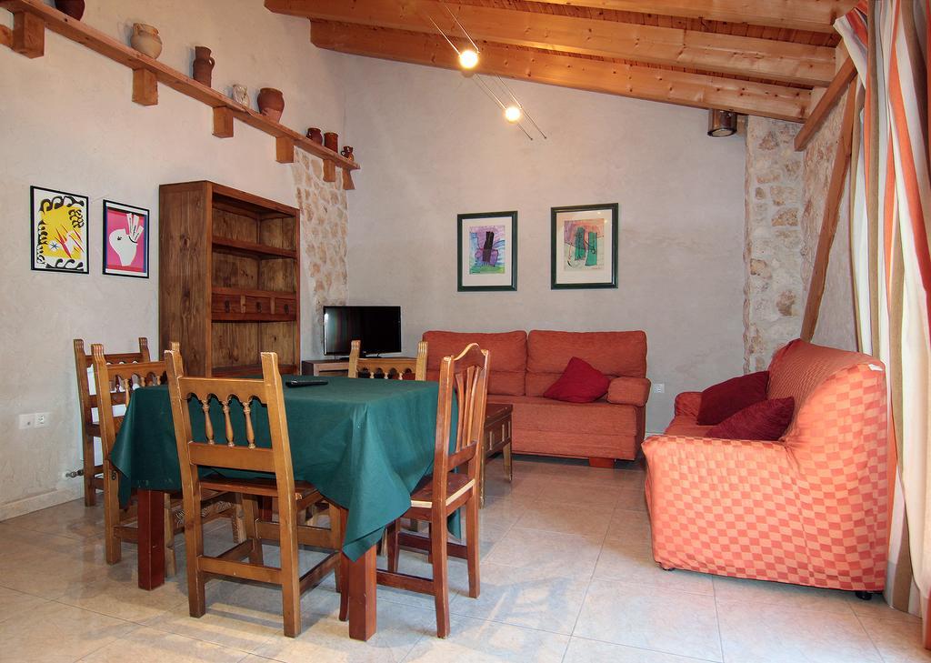 Apartamentos Turisticos Los Abuelos Montemayor de Pililla 外观 照片